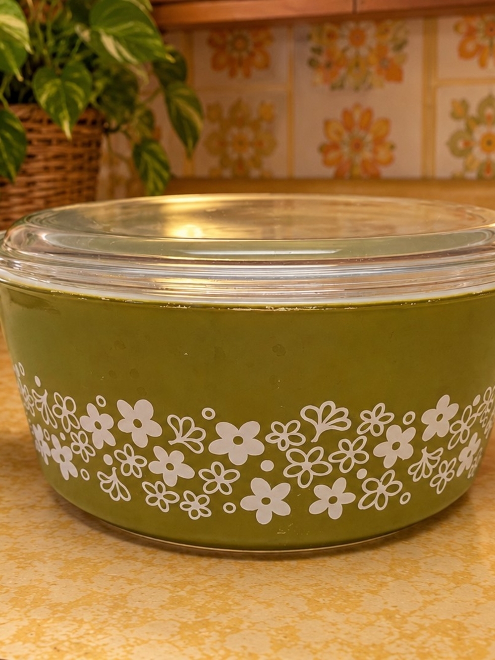 Vtg Pyrex Spring Blossom Crazy Daisy 2.5 Qt With Lid